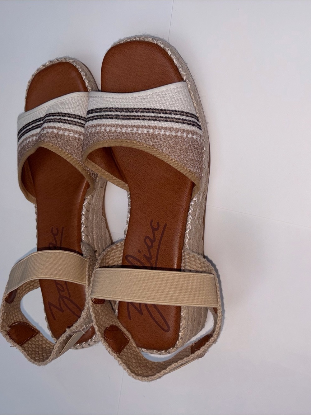 Size 11 Zodiac Neutral Woven Striped Espadrille Sandals- excellent condition - Picture 2 of 5